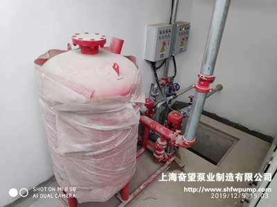 消防增壓穩(wěn)壓供水機組調試工作，對穩(wěn)壓泵進行排氣接線，穩(wěn)壓控制柜進行接線調試工作，稍后進行試水