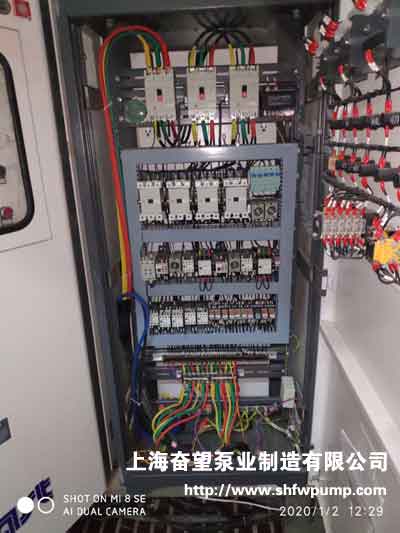 消防泵啟動(dòng)控制柜內(nèi)部結(jié)構(gòu)元器件和線路分布