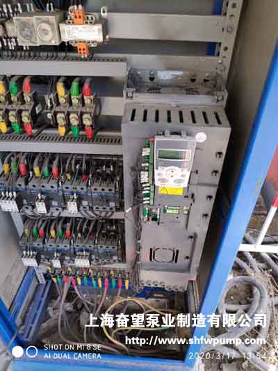 變頻控制柜維修現(xiàn)場(chǎng)