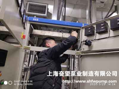 配電柜動力柜升級改造現(xiàn)場，加裝母線排