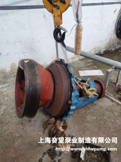 混流泵轉子和葉輪被拆卸吊出作進一步的檢查，沒有問題的話做維護工作