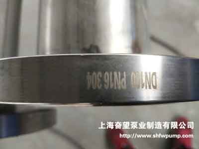 潛水泵管路兩端焊接的均為304不銹鋼法蘭，不銹鋼材質在水下不宜發(fā)生銹蝕損壞