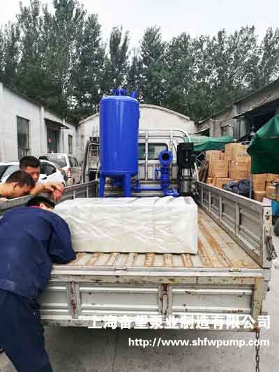 恒壓供水機組和變頻控制柜均已裝車完畢 恒壓供水機組和變頻控制柜均已裝車完畢