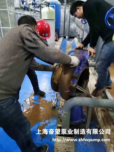 維修管道增壓泵，拆裝泵體更換泵殼