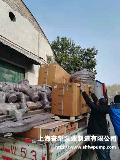 生活變頻給水設(shè)備、紫外線消毒器、不銹鋼多級泵、不銹鋼管件閥門送貨現(xiàn)場