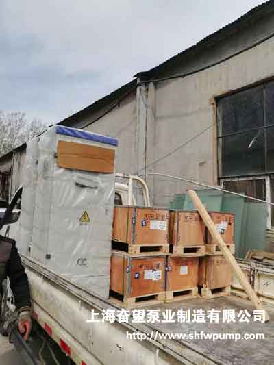 錦洋天璽小區(qū)送貨恒壓變頻給水設(shè)備、不銹鋼多級泵、變頻控制柜、隔膜氣壓罐、不銹鋼管件閥門